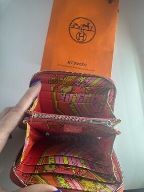 Hermès Silk’In Compact Wallet 2014 Red Silk Scarf Interior W Box Bag Authentic